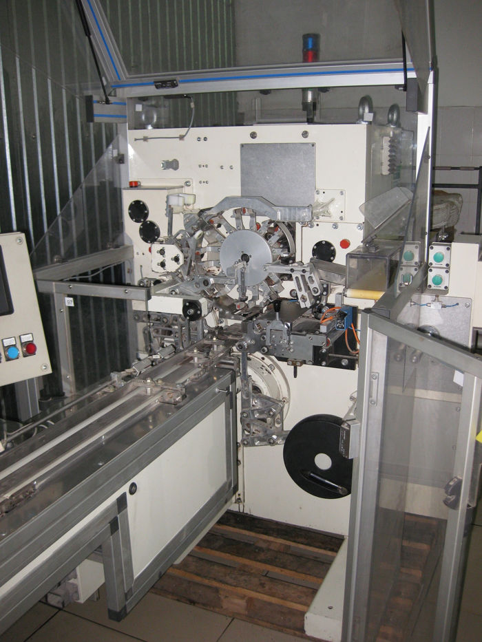 Wrapping machine for sweets Nuovafima S.M.F. (type of wrapping "Vienna")