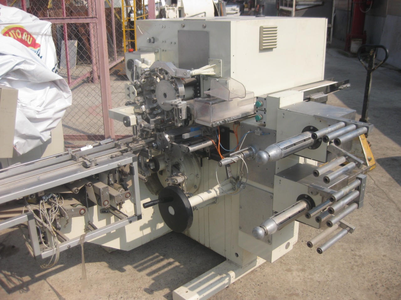 Wrapping machine for sweets Nuovafima S.M.F. (type of wrapping "Vienna")