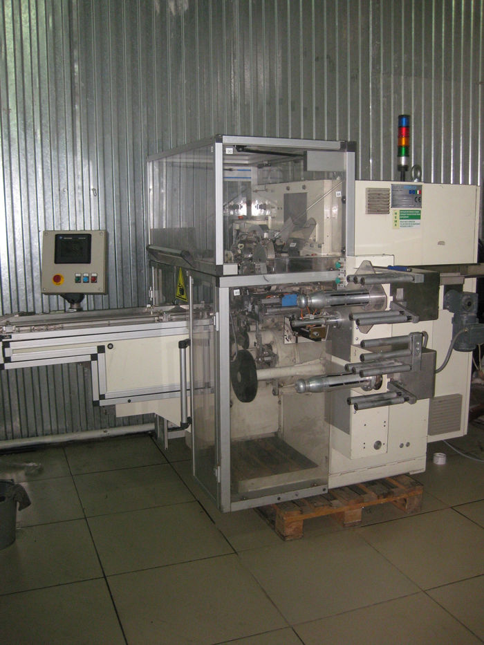 Wrapping machine for sweets Nuovafima S.M.F. (type of wrapping "Vienna")